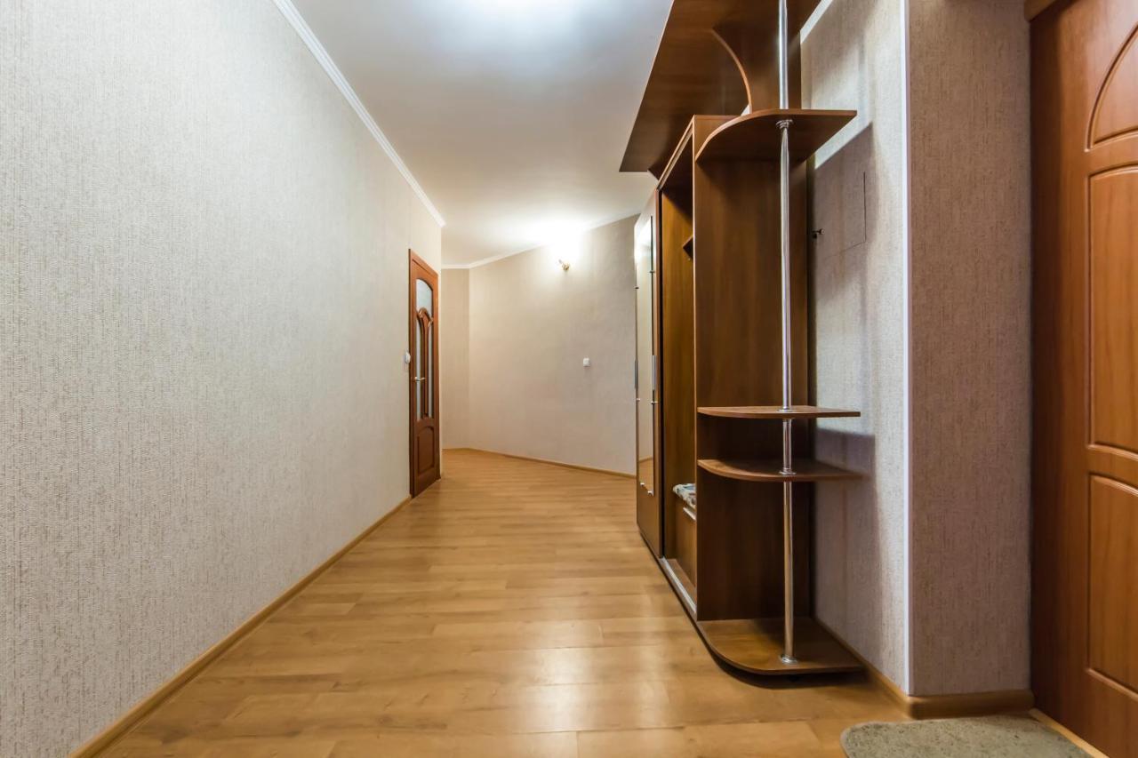 Комфортная Двухкомнатная Квартира Возле Метро Академгородок Kiew Exterior foto
